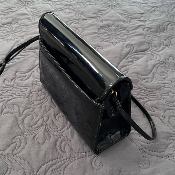 Bechamel Black Shoulder Bag with Gold Hardware and Interchangeable Handles. - Picture 3 of 7